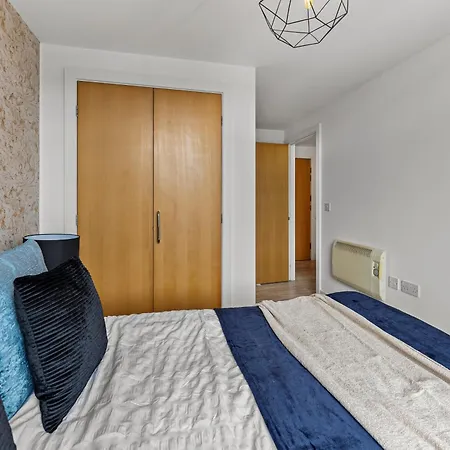 30 Percent Off! Beautiful In Dewsbury - Sleeps 6 Apartment *