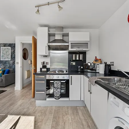 30 Percent Off! Beautiful In Dewsbury - Sleeps 6 *