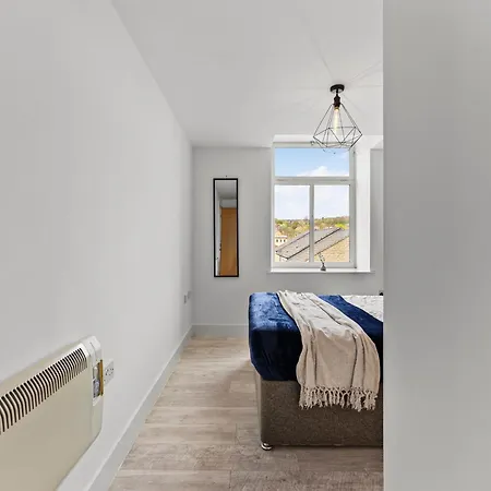 30 Percent Off! Beautiful In Dewsbury - Sleeps 6 לידס