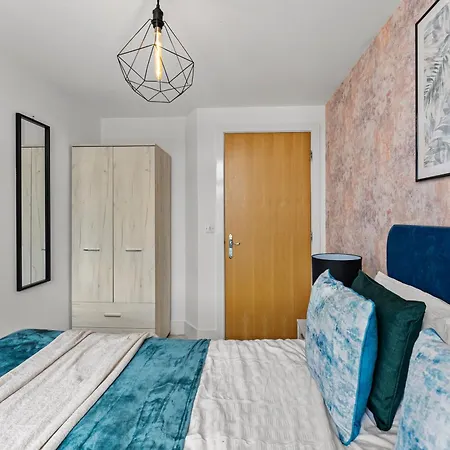 Apartment 30 Percent Off! Beautiful In Dewsbury - Sleeps 6 Leeds (West Yorkshire)