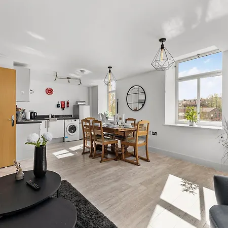 30 Percent Off! Beautiful In Dewsbury - Sleeps 6 לידס