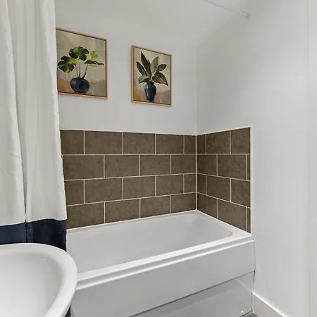 30 Percent Off! Beautiful In Dewsbury - Sleeps 6