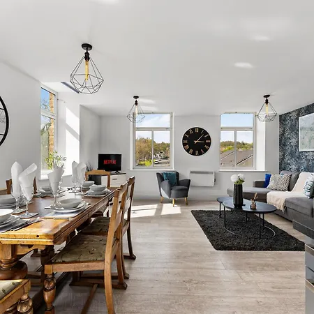 30 Percent Off! Beautiful In Dewsbury - Sleeps 6 *