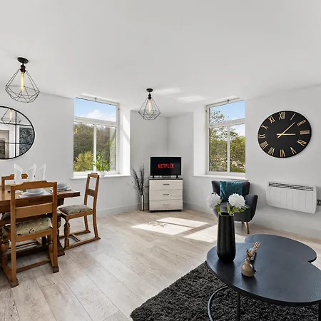 30 Percent Off! Beautiful In Dewsbury - Sleeps 6 לידס