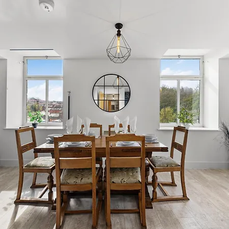 30 Percent Off! Beautiful In Dewsbury - Sleeps 6 Апартаменти