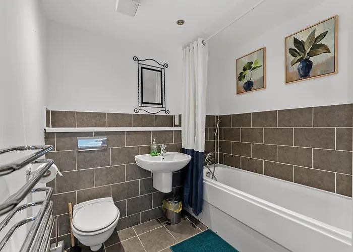 30 Percent Off! Beautiful In Dewsbury - Sleeps 6 * Лідс